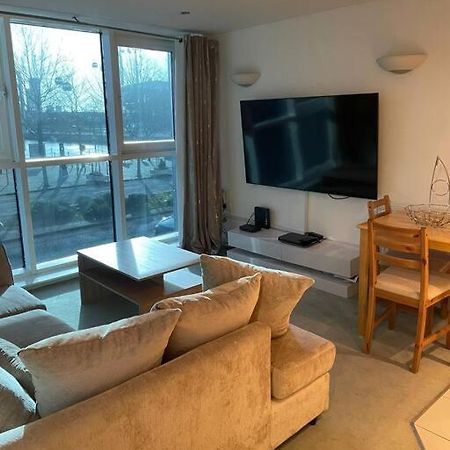 1 Bedroom Apartment Royal Docks London Exteriör bild