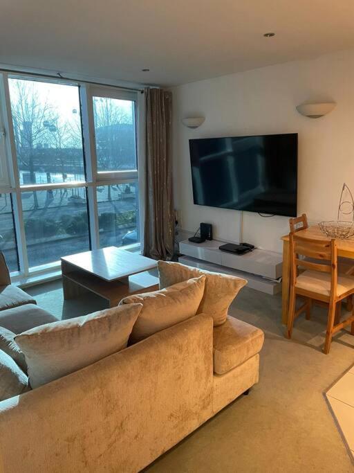 1 Bedroom Apartment Royal Docks London Exteriör bild