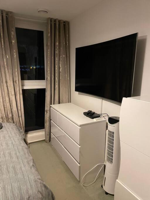 1 Bedroom Apartment Royal Docks London Exteriör bild