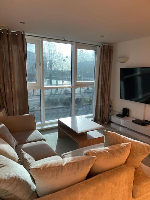 1 Bedroom Apartment Royal Docks London Exteriör bild